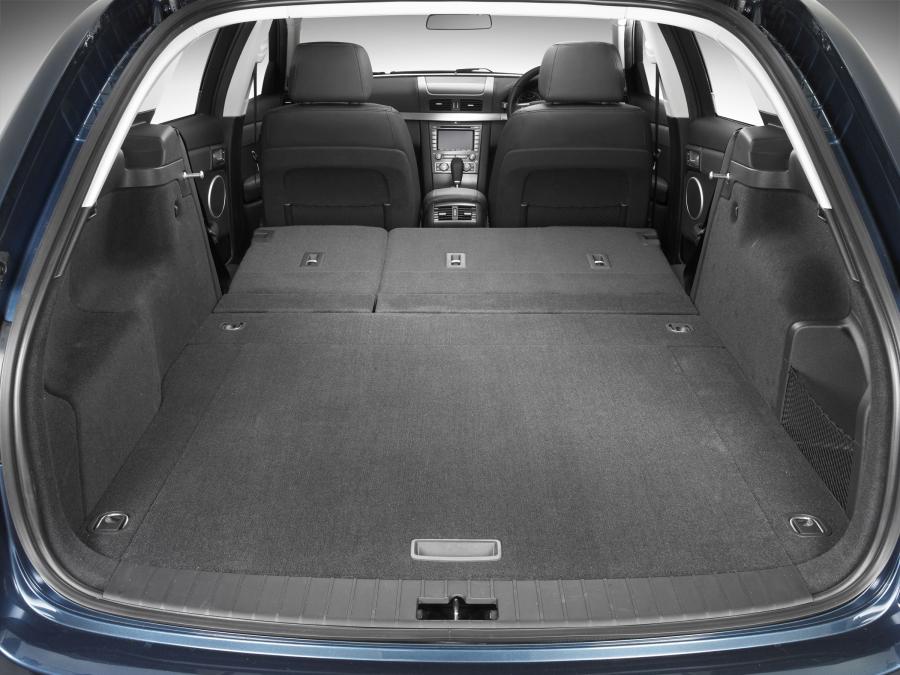  Holden Commodore VE Calais V Sportwagon 2008 года  (фото 12 из 46)